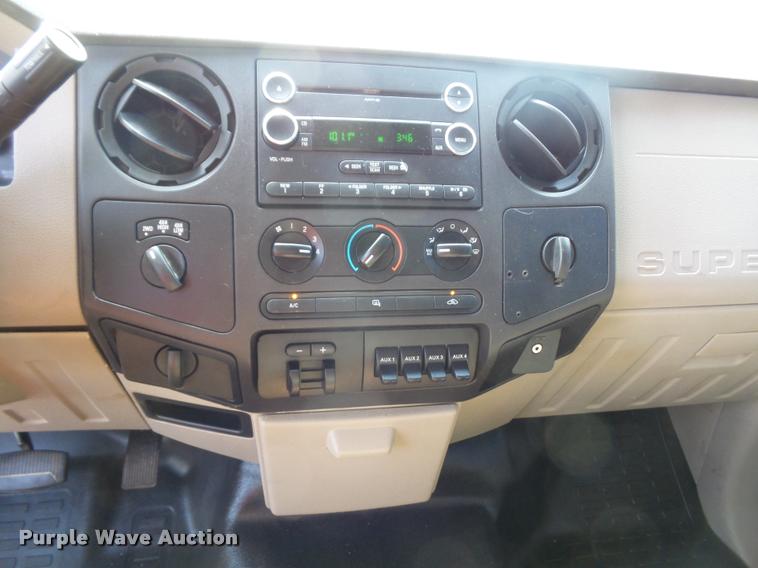 image for item DJ9585 2010 Ford F250 Super Duty Crew Cab pickup truck