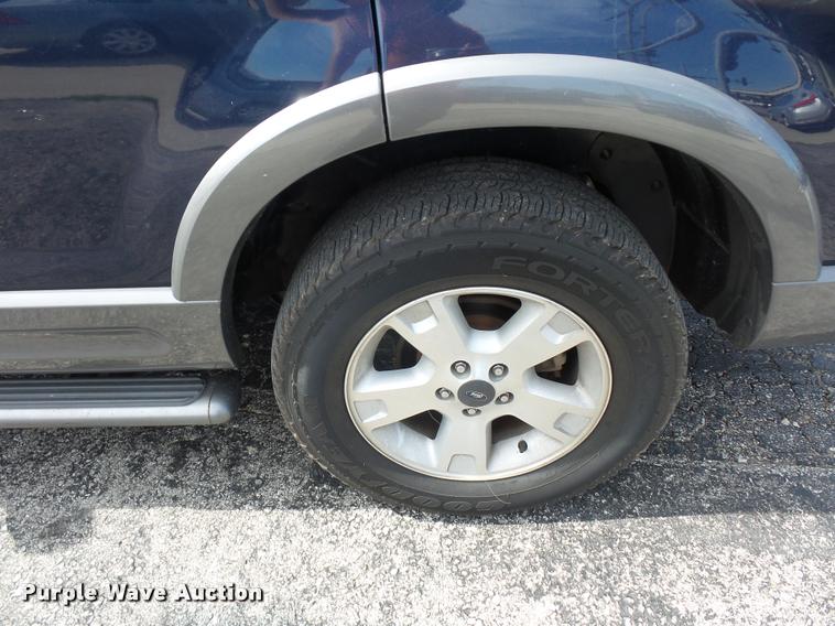 image for item DJ9586 2003 Ford Explorer SUV
