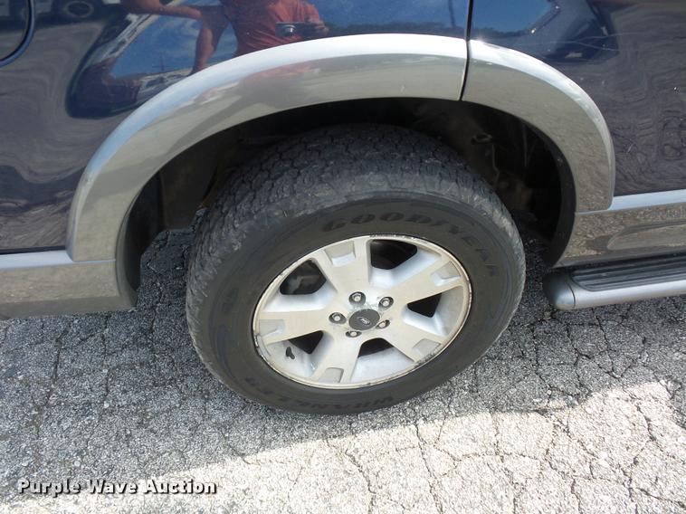 image for item DJ9586 2003 Ford Explorer SUV