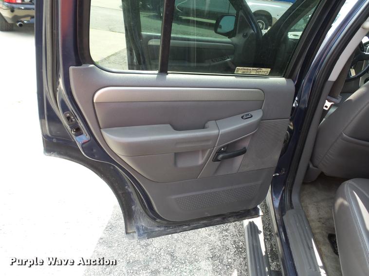 image for item DJ9586 2003 Ford Explorer SUV