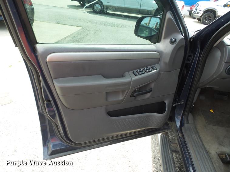 image for item DJ9586 2003 Ford Explorer SUV