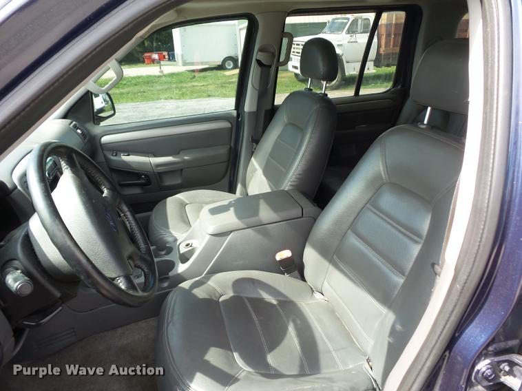 image for item DJ9586 2003 Ford Explorer SUV