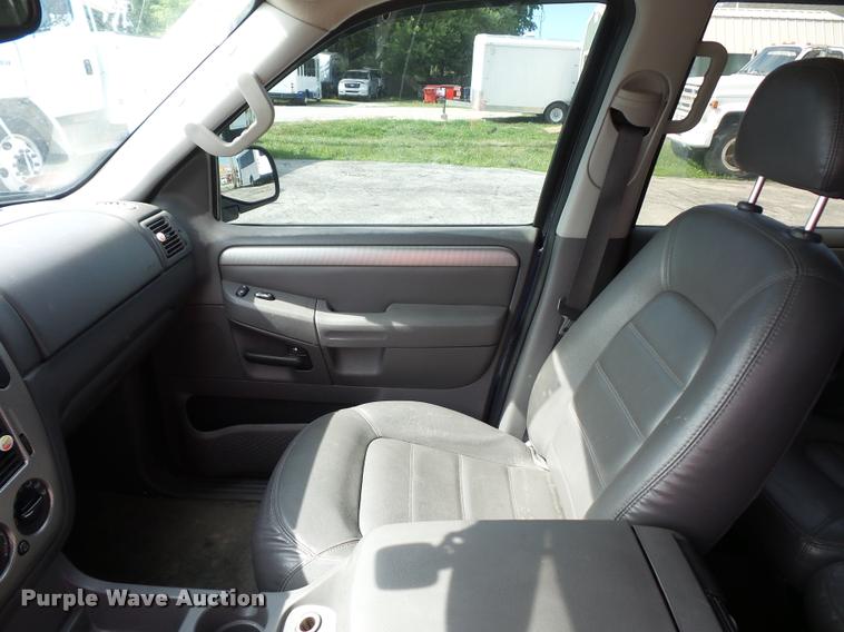image for item DJ9586 2003 Ford Explorer SUV