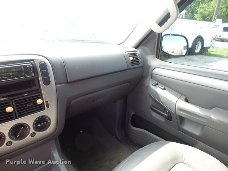 image for item DJ9586 2003 Ford Explorer SUV