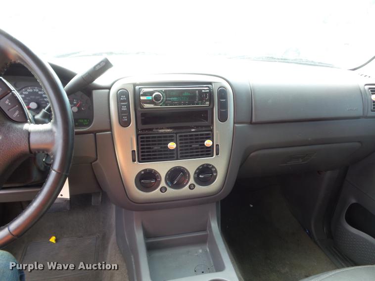 image for item DJ9586 2003 Ford Explorer SUV