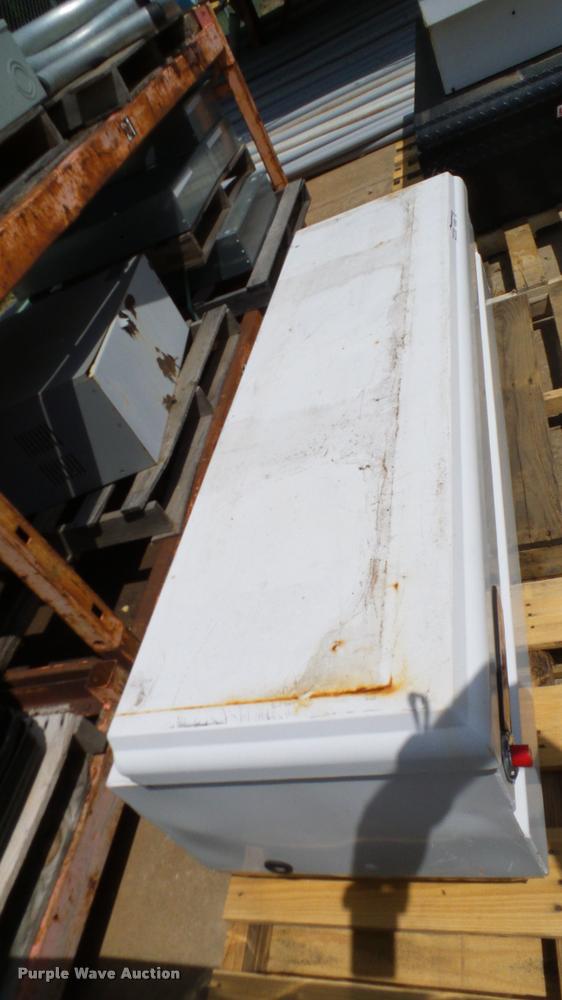 image for item DJ9933 WeatherGuard toolbox