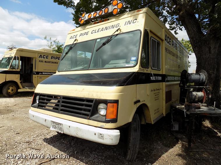 image for item DK9995 1997 Chevrolet P30 delivery truck