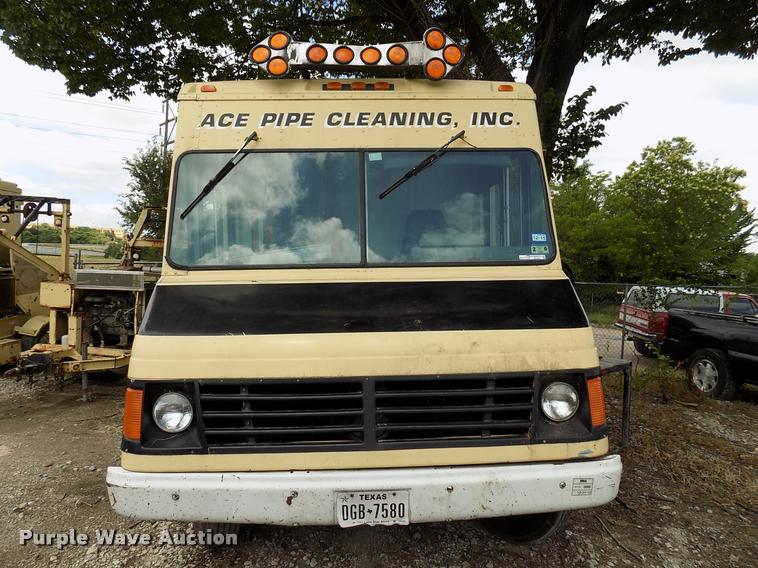 image for item DK9995 1997 Chevrolet P30 delivery truck