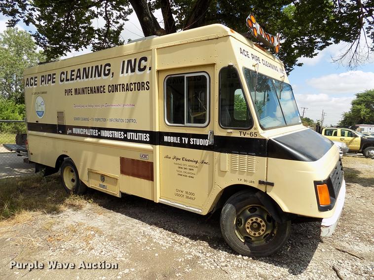 image for item DK9995 1997 Chevrolet P30 delivery truck