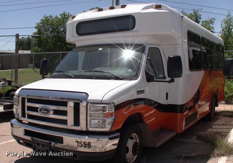 image for item DP9284 2009 Ford Econoline E450 shuttle bus