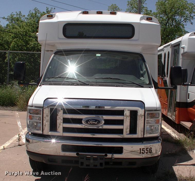 image for item DP9284 2009 Ford Econoline E450 shuttle bus
