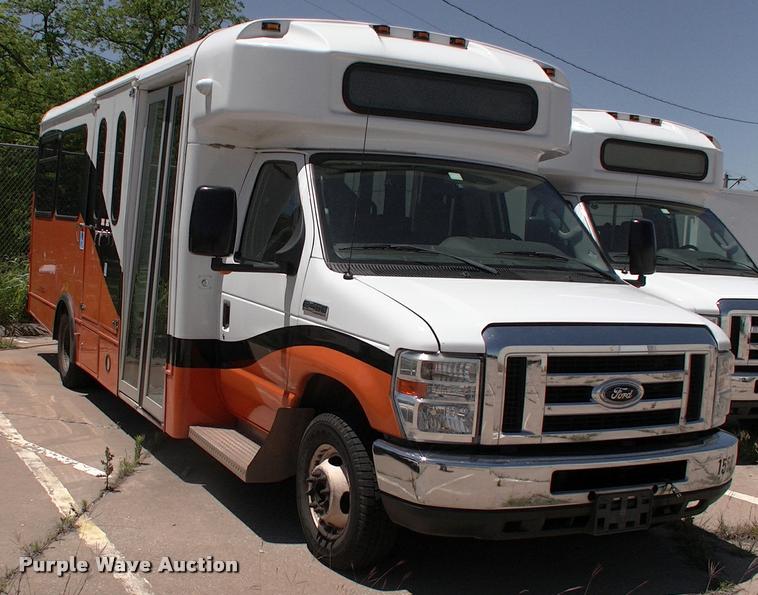 image for item DP9284 2009 Ford Econoline E450 shuttle bus