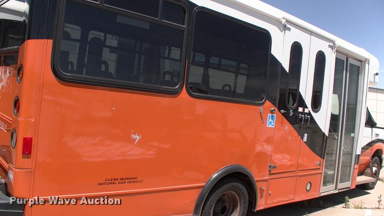 image for item DP9284 2009 Ford Econoline E450 shuttle bus