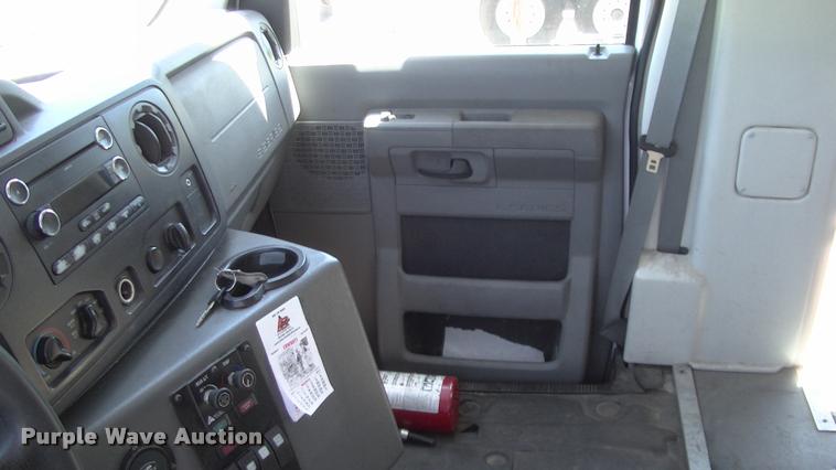 image for item DP9284 2009 Ford Econoline E450 shuttle bus