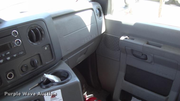 image for item DP9284 2009 Ford Econoline E450 shuttle bus