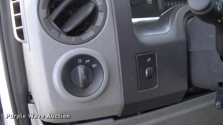 image for item DP9284 2009 Ford Econoline E450 shuttle bus