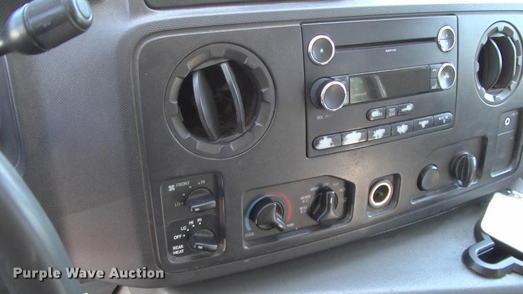 image for item DP9284 2009 Ford Econoline E450 shuttle bus