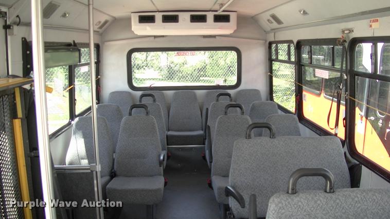 image for item DP9284 2009 Ford Econoline E450 shuttle bus