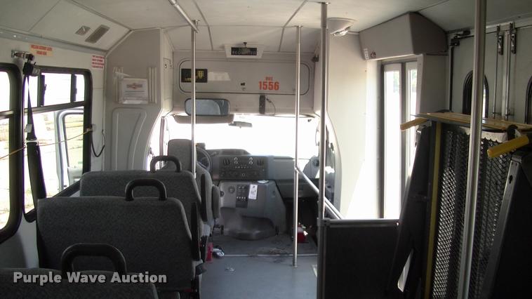 image for item DP9284 2009 Ford Econoline E450 shuttle bus