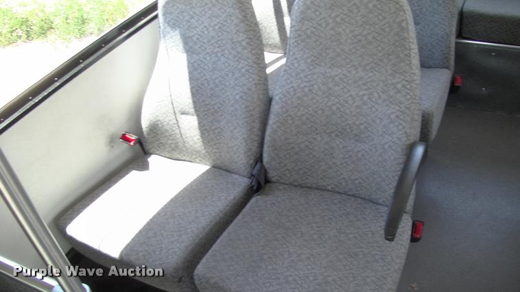 image for item DP9284 2009 Ford Econoline E450 shuttle bus