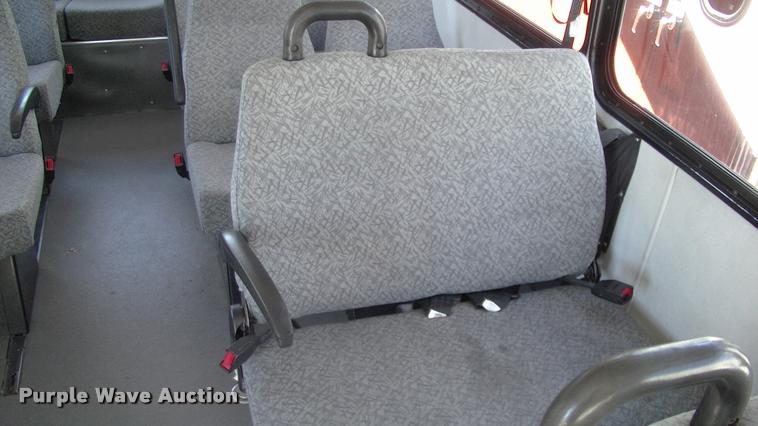 image for item DP9284 2009 Ford Econoline E450 shuttle bus