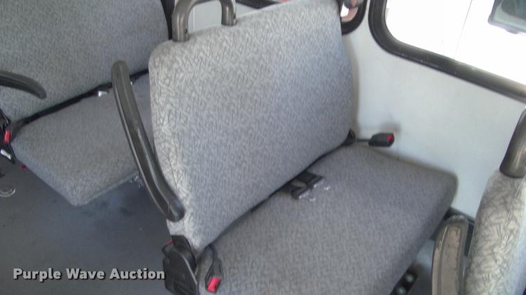 image for item DP9284 2009 Ford Econoline E450 shuttle bus