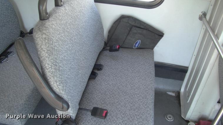 image for item DP9284 2009 Ford Econoline E450 shuttle bus