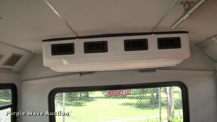 image for item DP9284 2009 Ford Econoline E450 shuttle bus