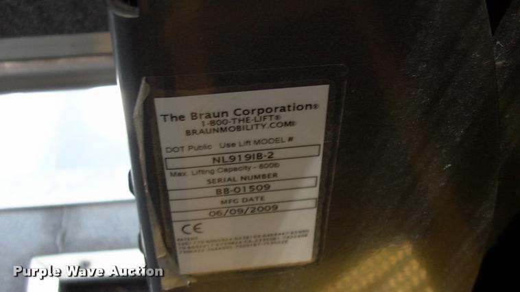 image for item DP9284 2009 Ford Econoline E450 shuttle bus