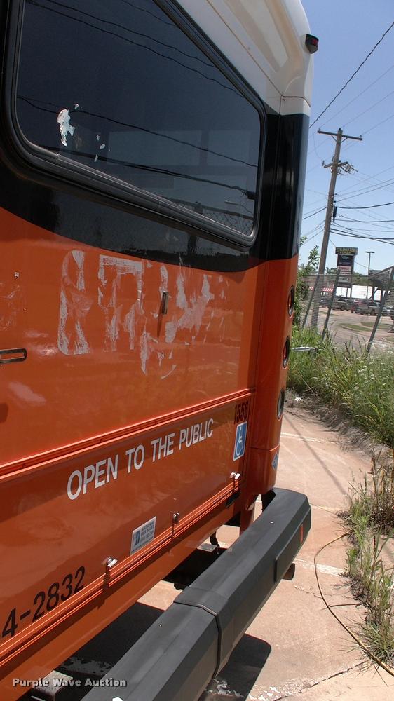 image for item DP9284 2009 Ford Econoline E450 shuttle bus