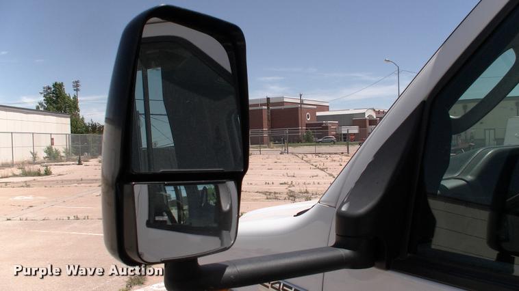 image for item DP9284 2009 Ford Econoline E450 shuttle bus