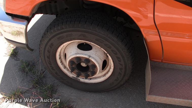 image for item DP9284 2009 Ford Econoline E450 shuttle bus