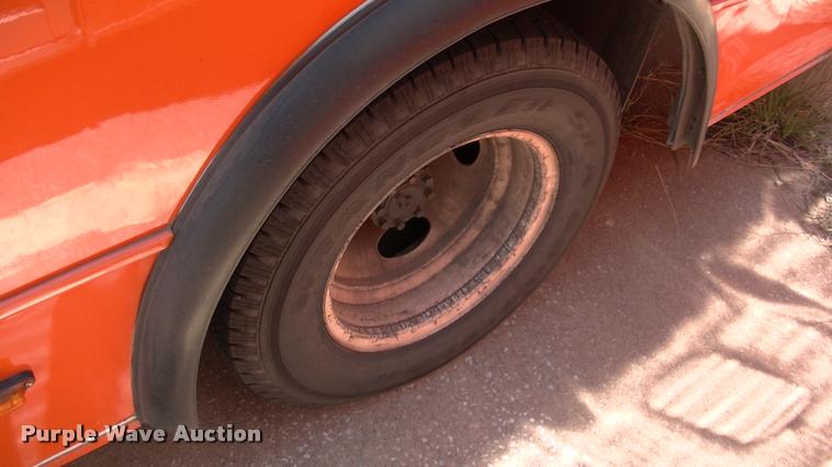 image for item DP9284 2009 Ford Econoline E450 shuttle bus