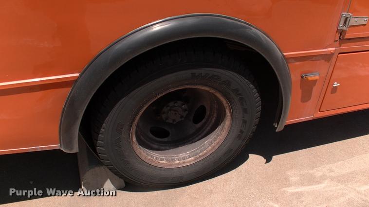 image for item DP9284 2009 Ford Econoline E450 shuttle bus