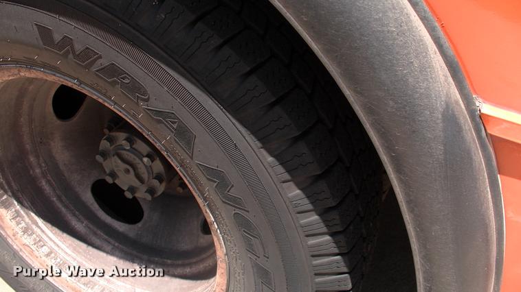 image for item DP9284 2009 Ford Econoline E450 shuttle bus