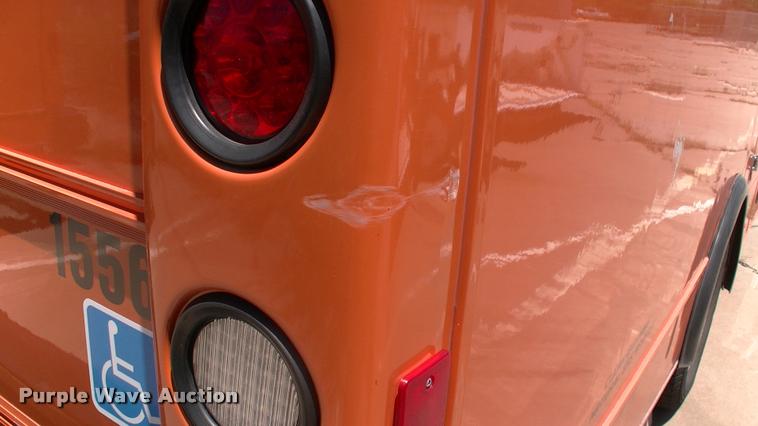 image for item DP9284 2009 Ford Econoline E450 shuttle bus