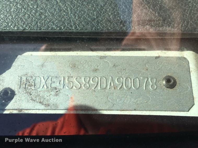 image for item DP9284 2009 Ford Econoline E450 shuttle bus