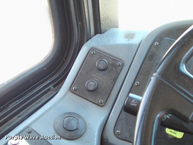 image for item DP9285 2003 Blue Bird shuttle bus