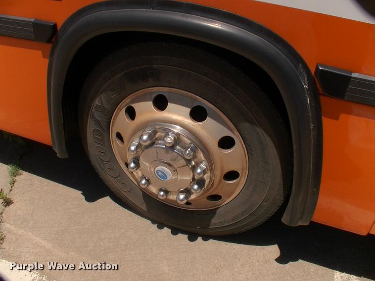 image for item DP9286 2003 Blue Bird shuttle bus