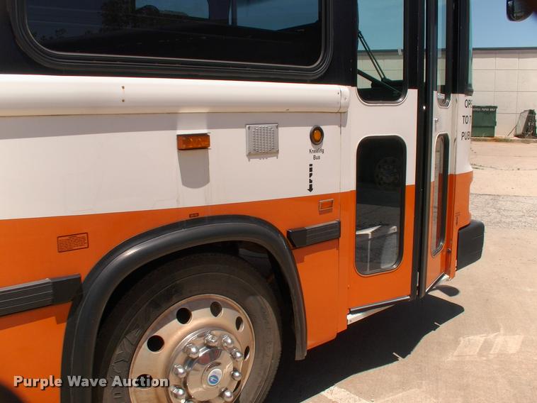 image for item DP9286 2003 Blue Bird shuttle bus