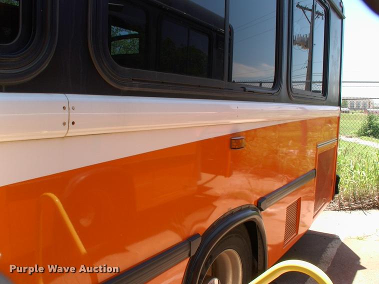 image for item DP9289 2003 Blue Bird shuttle bus