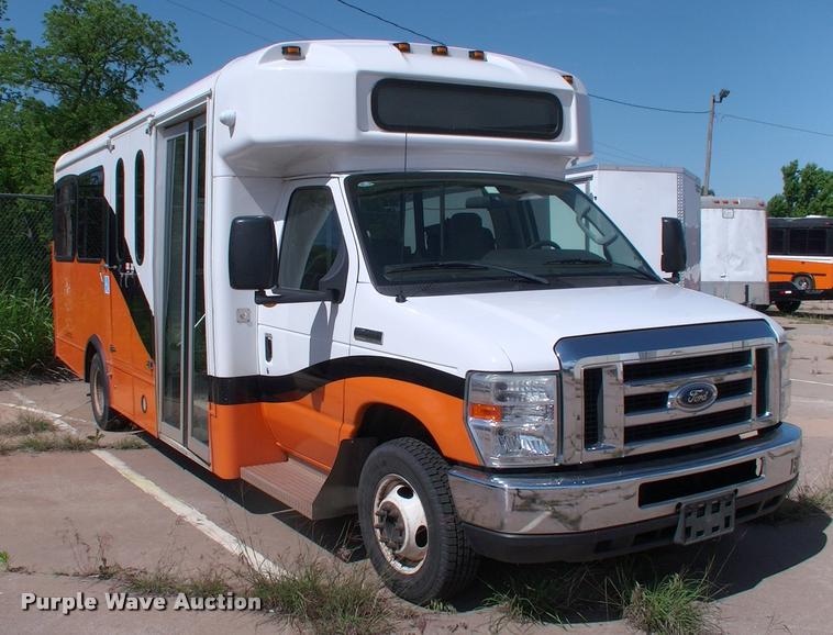 image for item DP9292 2009 Ford Econoline E450 shuttle bus