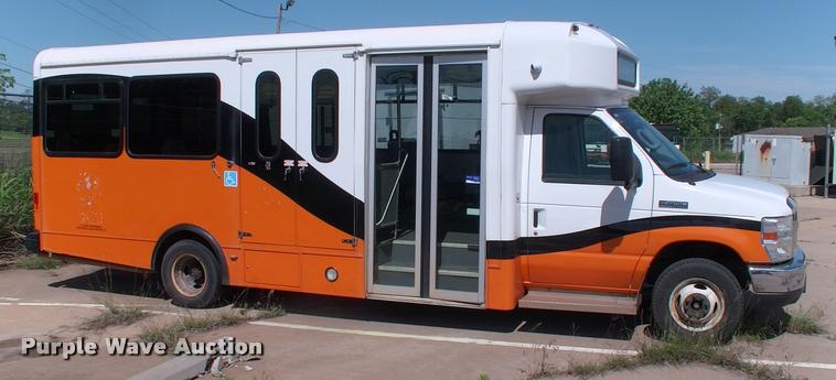 image for item DP9292 2009 Ford Econoline E450 shuttle bus