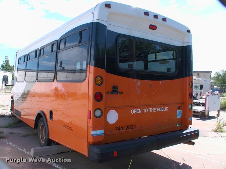 image for item DP9292 2009 Ford Econoline E450 shuttle bus