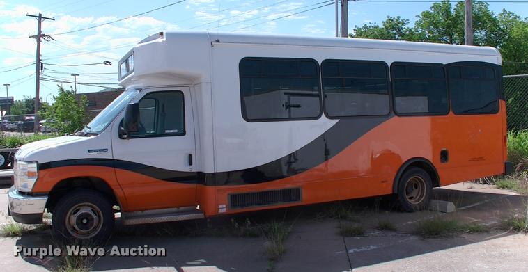 image for item DP9292 2009 Ford Econoline E450 shuttle bus