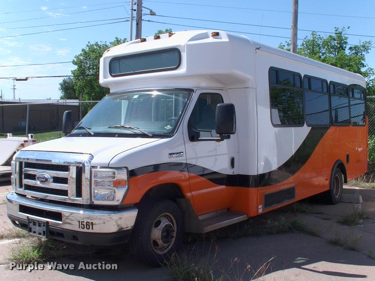 image for item DP9292 2009 Ford Econoline E450 shuttle bus