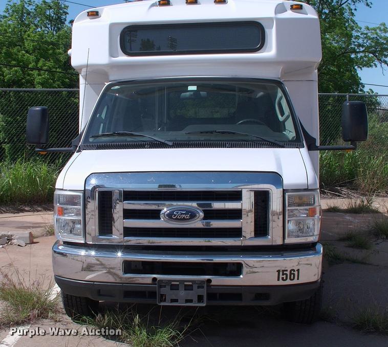 image for item DP9292 2009 Ford Econoline E450 shuttle bus