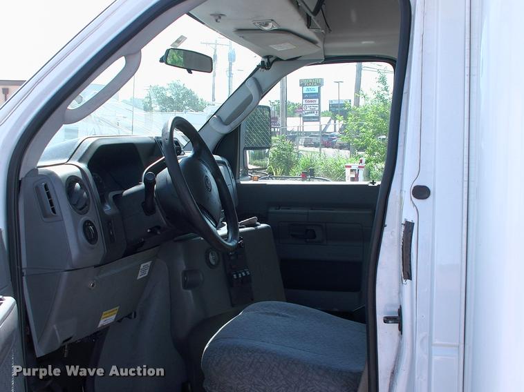 image for item DP9292 2009 Ford Econoline E450 shuttle bus