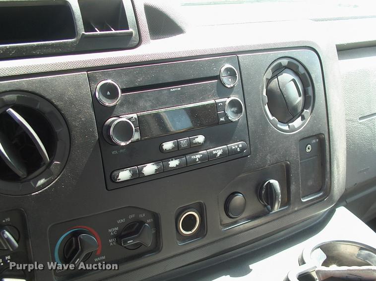 image for item DP9292 2009 Ford Econoline E450 shuttle bus