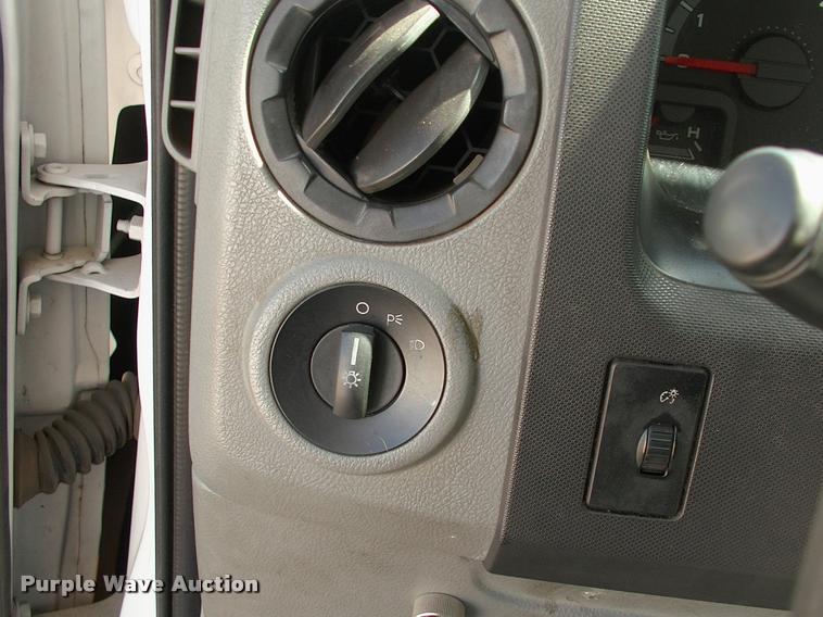 image for item DP9292 2009 Ford Econoline E450 shuttle bus